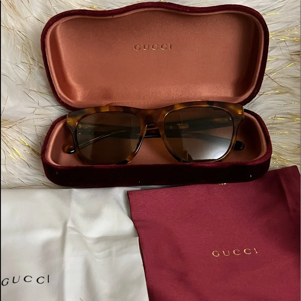 AUTHENTIC GUCCI SUNGLASSES - Picture 2 of 8